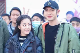 迪丽热巴、张彬彬先后更博晒照，一个比一个任性，待遇却截然不同图片