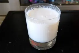 糖尿病人群喝牛奶还是豆浆？哪种饮品能降血糖？一种情况要警惕图片