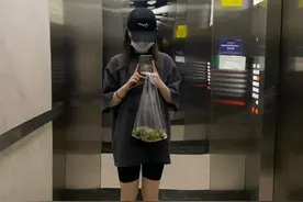 女子入职发现整个公司只有她一人，每天花7小时摸鱼，感觉很孤独图片