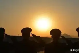 长歌当哭，成千渭南群众自发列队送他最后一程图片