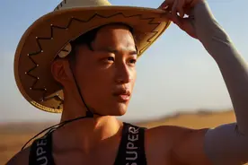 徒步腾格里：茫茫沙漠中的无垠星空图片