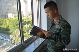 军考丨一个中队两个"宝"图片