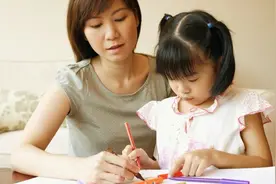 宝妈狂陪写作业，孩子无动于衷，善用三招巧妙帮孩子走出作业困境图片