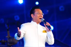 孟晚舟被困840天背后，蒋大为在国内捞金，给加拿大纳税20年图片