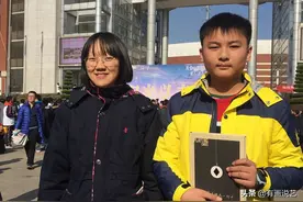 看看高考状元的书法，语文考出146分，字迹堪比书法家图片