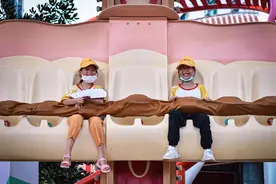 五峰少年励志同行，欢乐谷畅享美好时光图片
