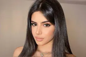 世界足坛最美女儿却不是亲生！法布雷加斯的继女玛利亚图片
