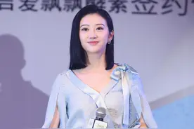 景甜穿上蓝色礼服，气质清雅，女神范儿十足图片