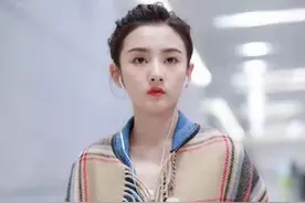 宋祖儿这就过冬啦？长款外套包裹严实，还和小时候一样是"哪吒脸"图片