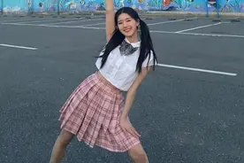 赵露思自曝小学就被男生追求！14岁“校服照”曝光，是个美人坯子图片