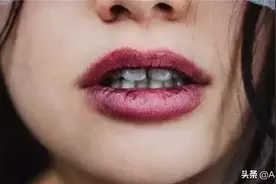 唐三镜真全粮：为啥喝完红酒嘴唇和舌头变黑了，喝到假酒了？图片