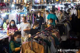 江苏南京：丹凤街夜市 人气旺图片
