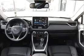 同是日系车，选择不偏科的威兰达还是擅长"偷空间"的皓影？图片