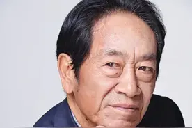 王奎荣：46岁大器晚成，68岁娶小37岁的娇妻，晚年幸福美满图片