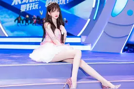 王羽杉异域风情造型成CJ最美，无奈吐槽：打底裤和袜子都被偷走了图片