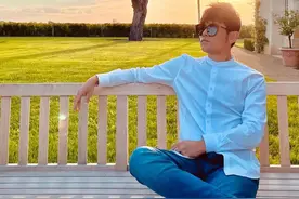 周杰伦凭什么和蔡徐坤比流量，到底是谁不自量力？图片