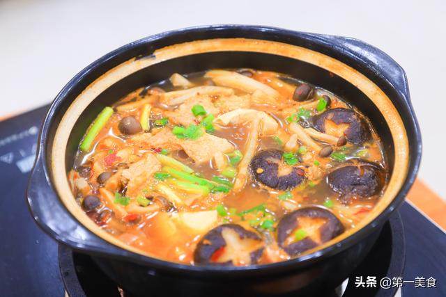 菌菇煲汤要不要焯水？厨师长教你详细做法，喝一碗鲜味十足