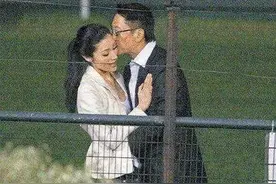 分手十几年依然能让刘銮雄为其失态，李嘉欣的手段绝不只有美貌图片