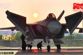 美专家：珠海航展上歼-20B透露了所有弱点，俄说：可怜的嫉妒图片