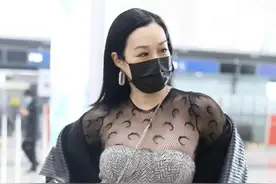 钟丽缇真的很大胆，日常出门都敢穿抹胸，秀出肉感好身材图片