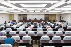 洪湖：全力以赴 做好迎战新一轮强降雨准备图片