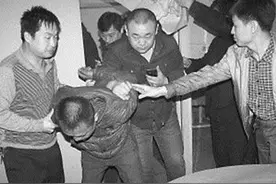 2003年，烟台一夜总会情侣死在出租屋内，一张快递单引起警方注意图片