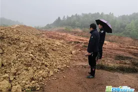 汨罗市白水镇查处一起私自倾倒污泥事件图片