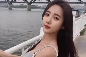 小说：一个热情，一个高冷图片