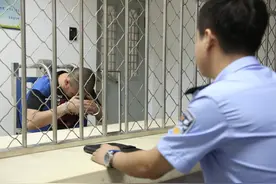 成都警方公布“外籍男子打人”详情：两名打人外国人被行拘，辱骂中国人文字内容系编造图片