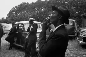 1万英里旅程700多卷胶卷2.7万多张照片-记录了形形色色的美国人图片