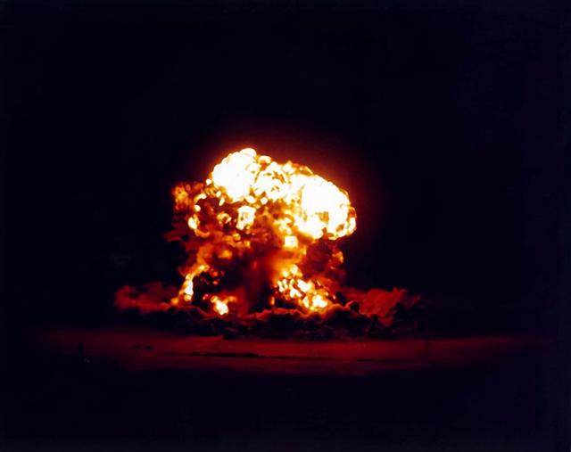 最全合集：88张核爆实验高清照片，全世界已知大型核爆实验2048次