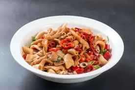 教你美味又有营养的芹菜炒鸭肠，解馋下饭超好吃，孩子们都喜欢吃图片