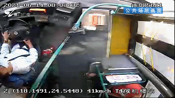 厦门652路公交司机刘建宏，你出名了！环岛干道，监控拍下惊险全程图片