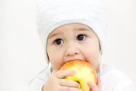 宝宝智商高不高，从婴儿时期表现出的6个迹象中，就可以看出来图片