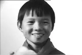 98年特大洪灾中，紧紧抱住树苗的7岁抗洪小女孩，现今再被关注？图片