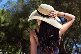 五六十岁的男人，还在乎女人嘛？一位六十岁的大叔说了心里话图片