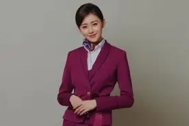 有一种美叫张天爱穿空姐服，这站姿真是绝了，一般人模仿不来！图片