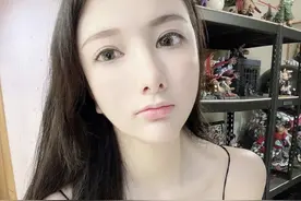 小说：我洗完澡照镜子，却发现镜子里的自己浑身血水，差点吓死图片