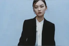 国模贺聪秋季出战，ZARA新款当季大片，演绎黑白当道的时尚图片