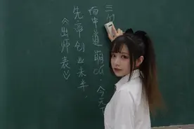 95后老师穿JK制服上课，家长好心提醒，老师回怼：我愿意你管不着图片