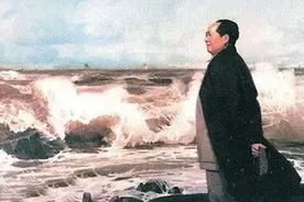 毛主席在雷雨中下海游泳，游完写下一首词，气势雄伟尽显伟人风范图片