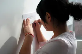 河北大二女生在宿舍“产子”，3点疑问3点反思，大学生要引以为戒图片