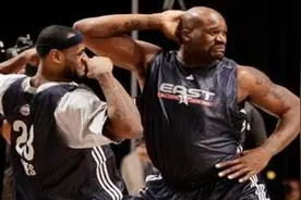 敢在NBA“舞王”面前尬舞，斗舞奇才把奥尼尔跳服了，异常搞笑图片