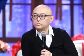 孟非难得一见晒女儿，23岁女儿身穿睡衣出镜，网友喊话郭麒麟图片