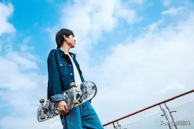 男生怎么拍照更”阳光“？带上滑板，来一场冒险记录吧图片
