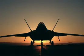 歼-20没有安装机炮，在近距离格斗中如何与对手交战？图片