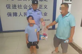 神了！夫妻吵架，父亲一气之下把儿子“扔”马路上了图片