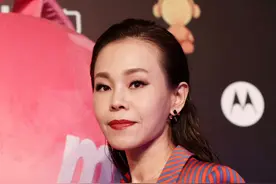 “丑女”嫁入豪门，为生育差点丧命，离婚后又梅开二度爱上小鲜肉图片