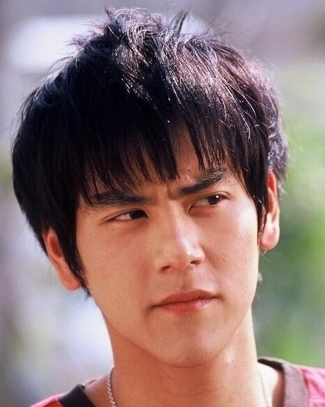 时尚背头易出型男,彭于晏高调炫帅气,长脸男士头发这样剪