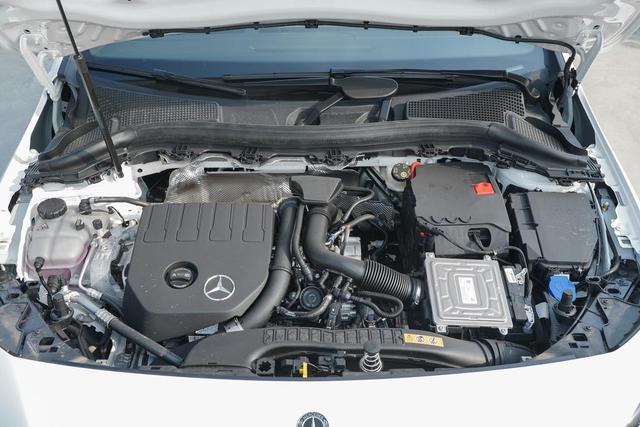 2020款奔驰B200时尚型测评：内饰豪华，实用性强悍